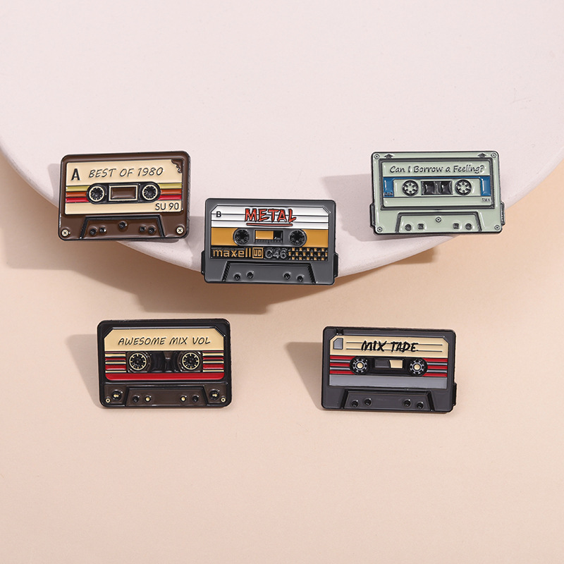 Vintage Music Tape Enamel Broo - Vintage Vibes Fashion 评论和价格